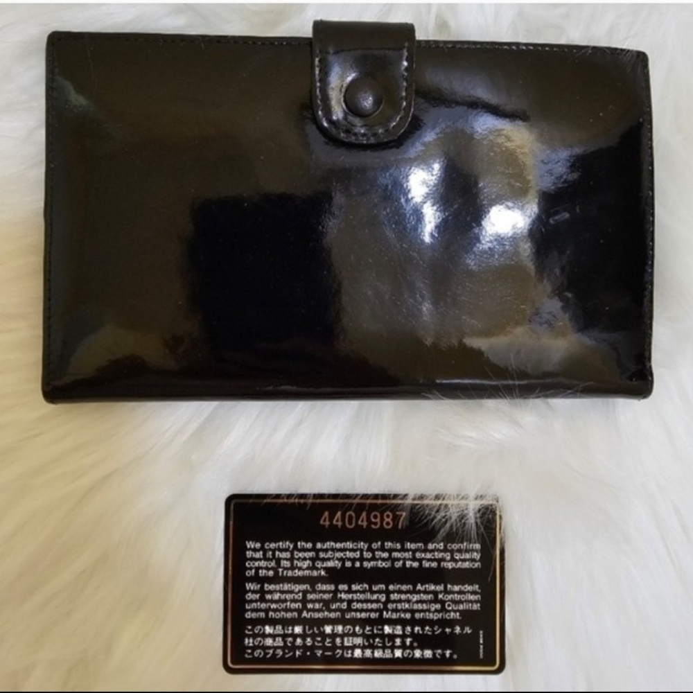 CHANEL CC Logo Patent Leather Long Bifold Wallet - Picture 3 of 12